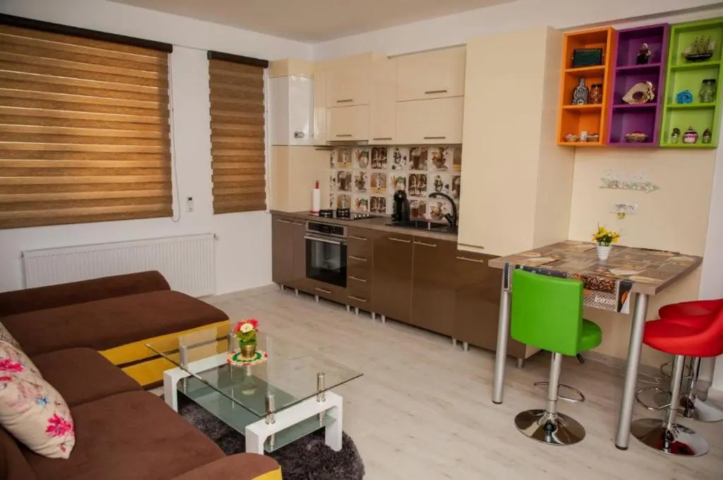 Golden Apartment 1