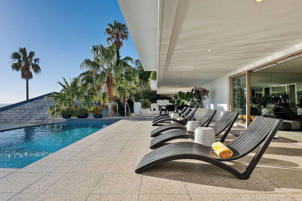 Clifton YOLO Spaces - Clifton White House Villa