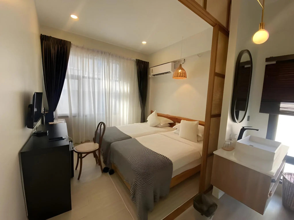 YOLO Bangkok Boutique Hotel