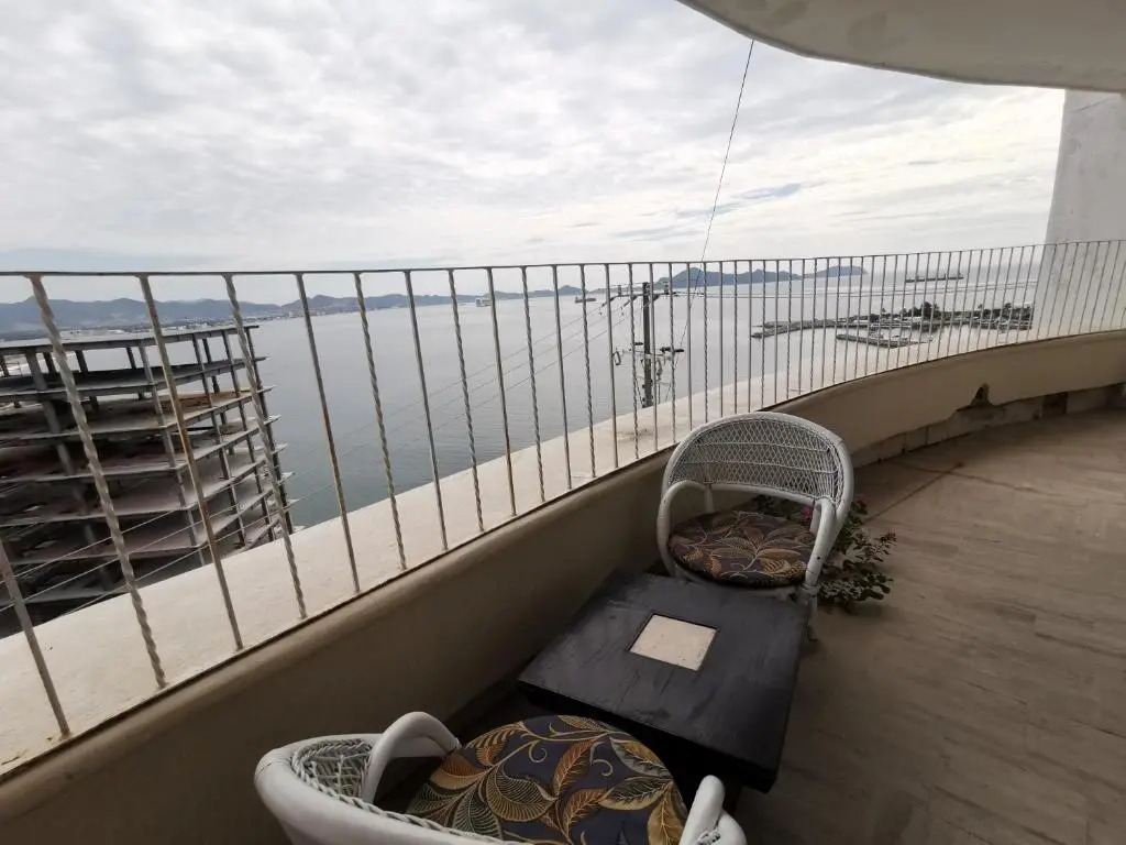 64 Peninsula del Capitan
