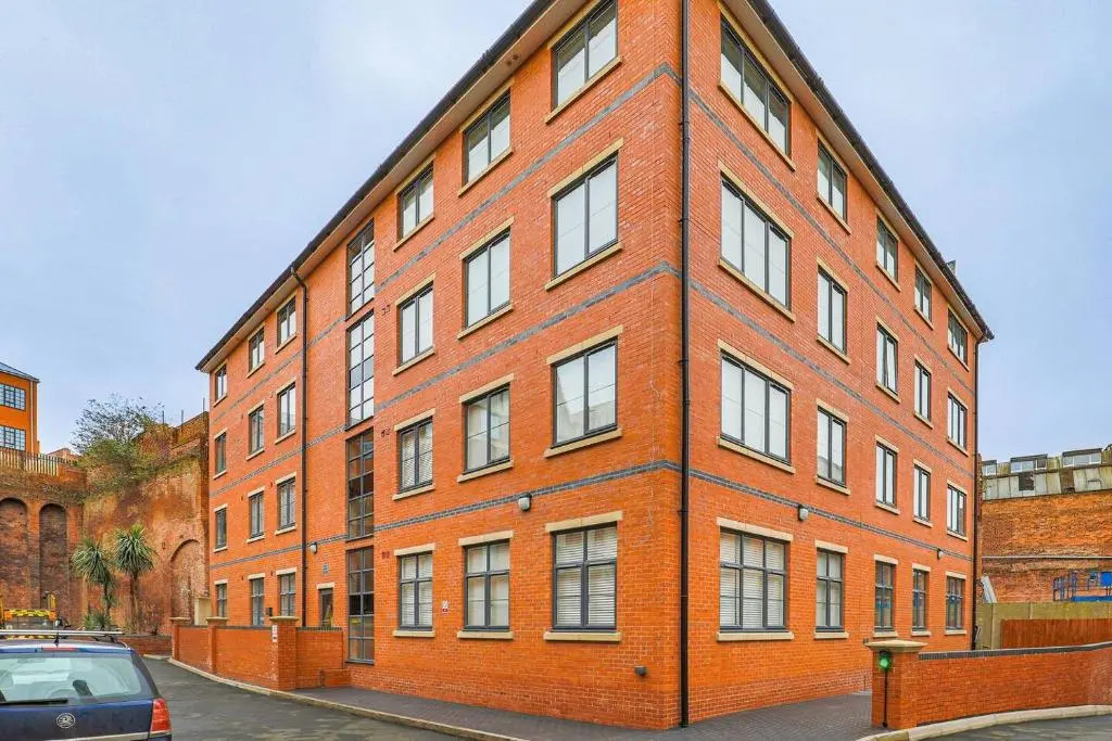 Zen Modern 2 Bedroom Apartment close to city centre ideal for a group of 4-6