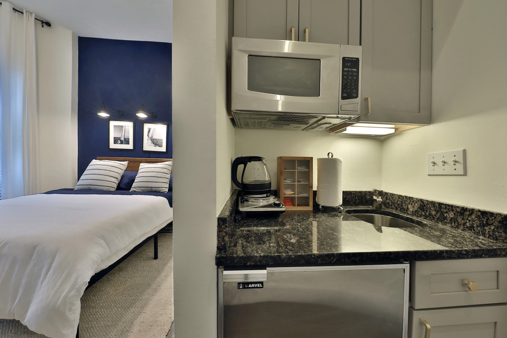 Spacious Studio With Fast Wifi!