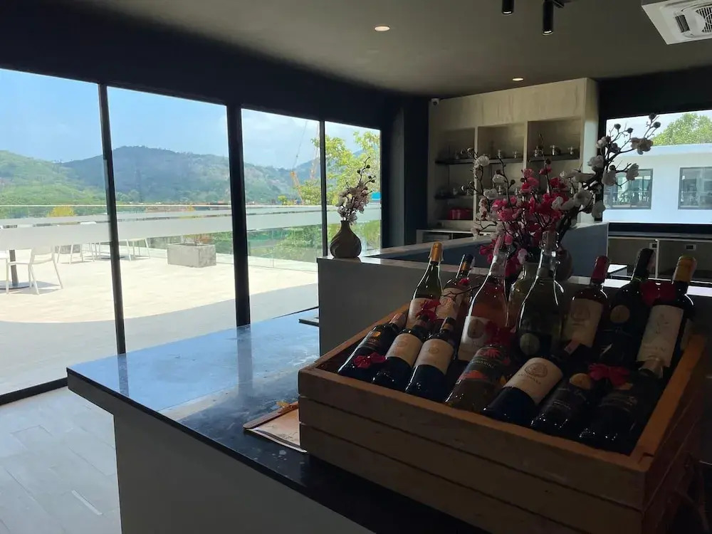Mountainview Apartment in Naiharn