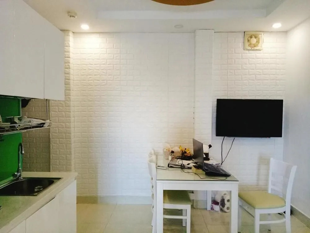 Smiley Apartment 8