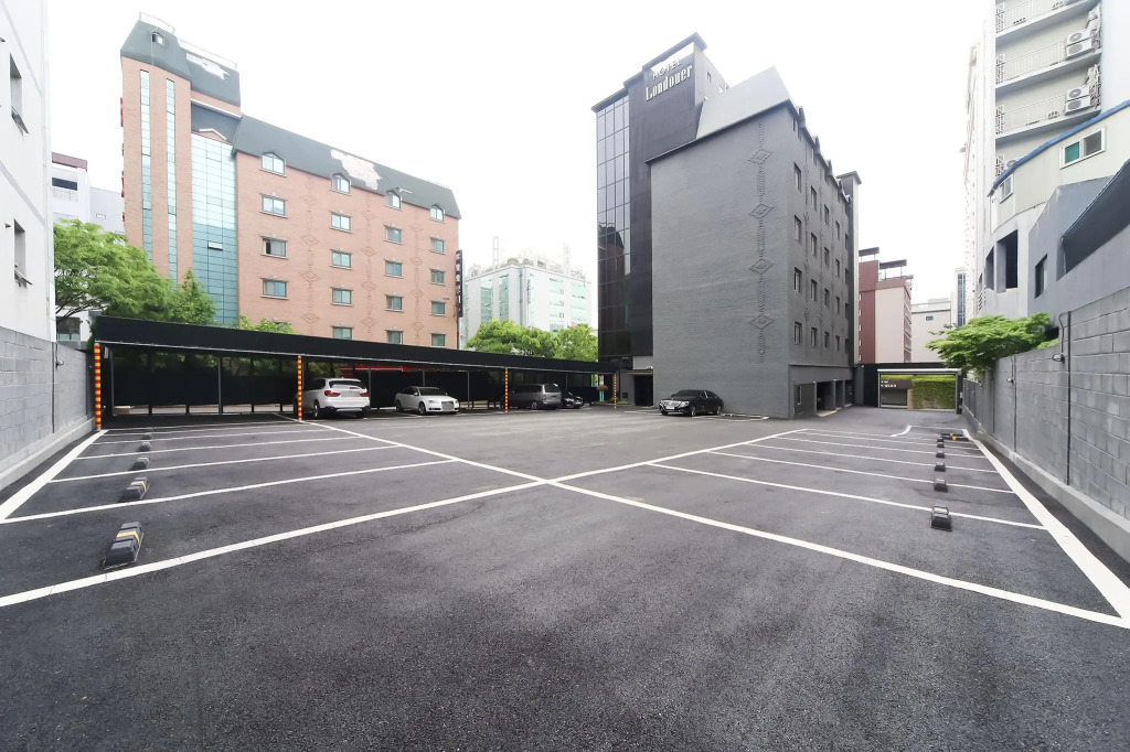 Gimhae Jangyu Hotel Londoner