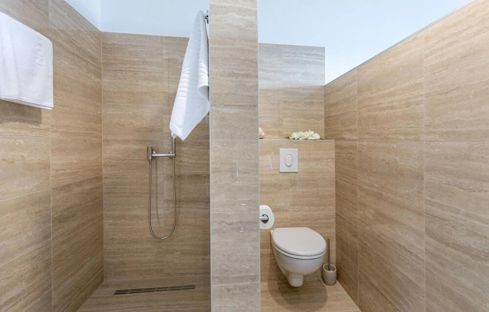 Awesome Home In Komarna