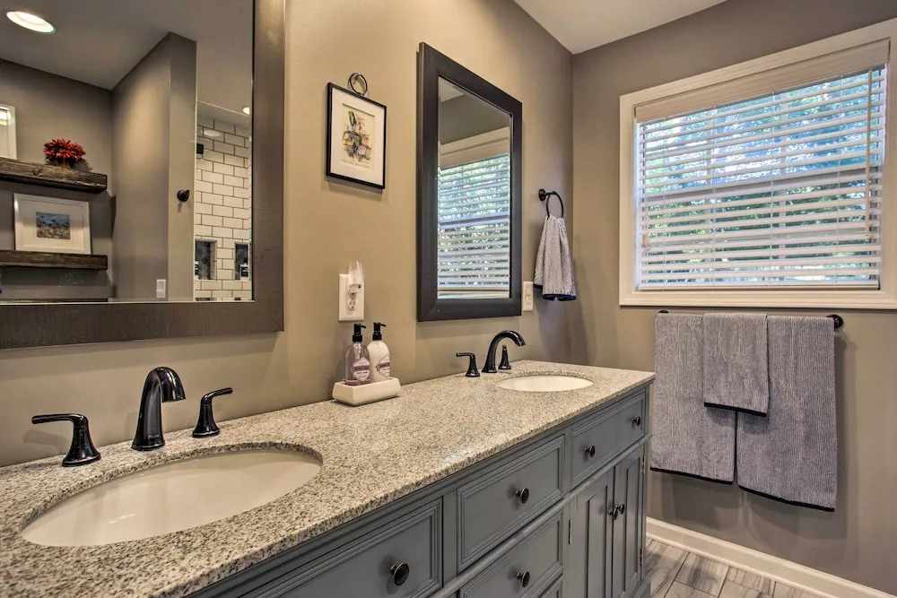 Modern Home w/ Yard + Deck, 1 Mi to Clemson U!