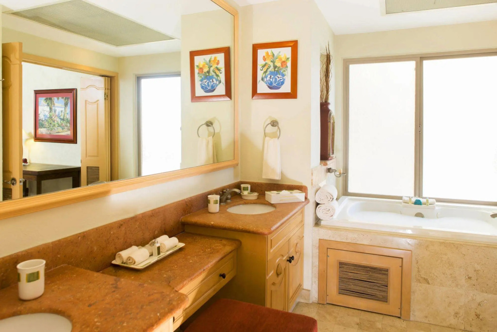 Villa La Estancia Condo: Pools, Hot Tub, & Balcony