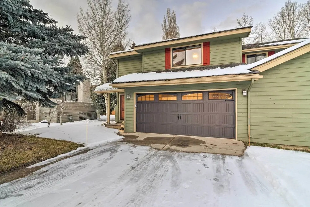 Modern Home w/ Patio: 3 Mi to Beaver Creek Resort!