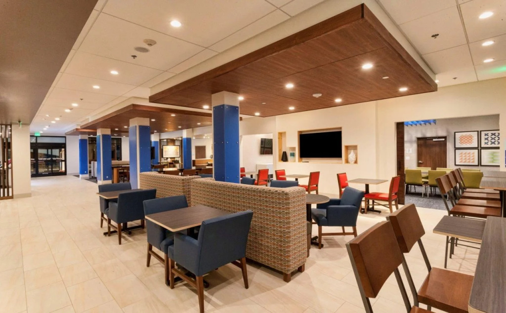Holiday Inn Express & Suites - Dodge City by IHG