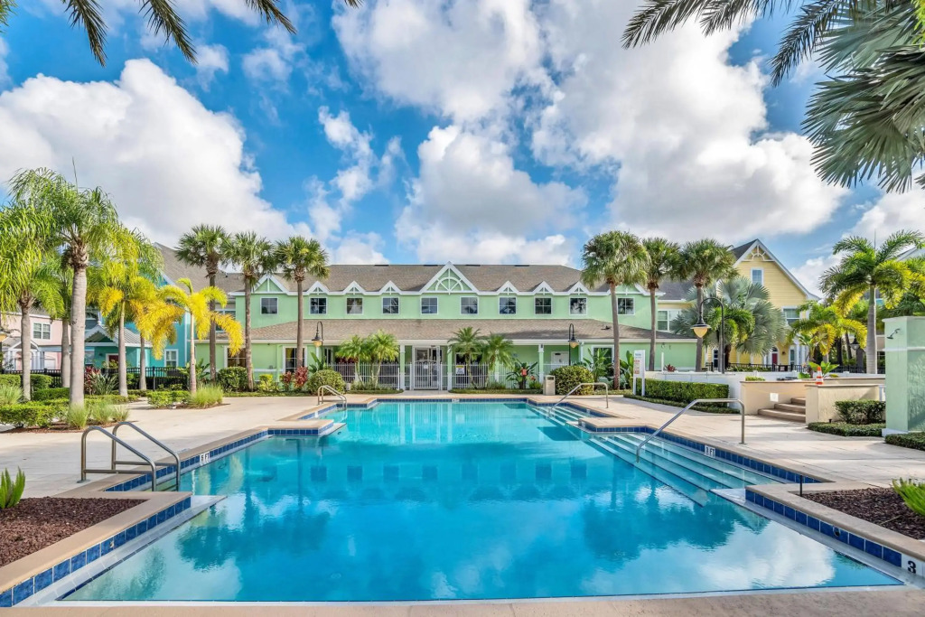 2 Bedroom Vacation Condo (2011)