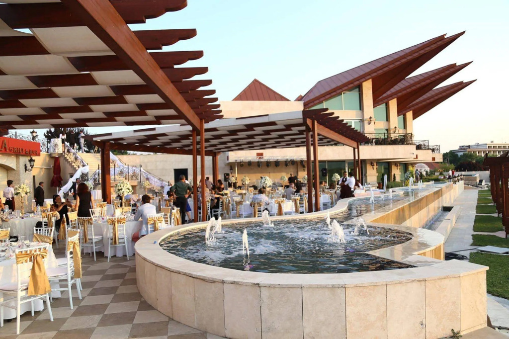 Kronos Hotel