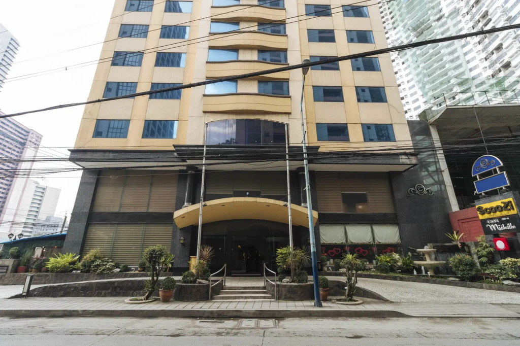 RedDoorz Plus Near Rcbc Plaza