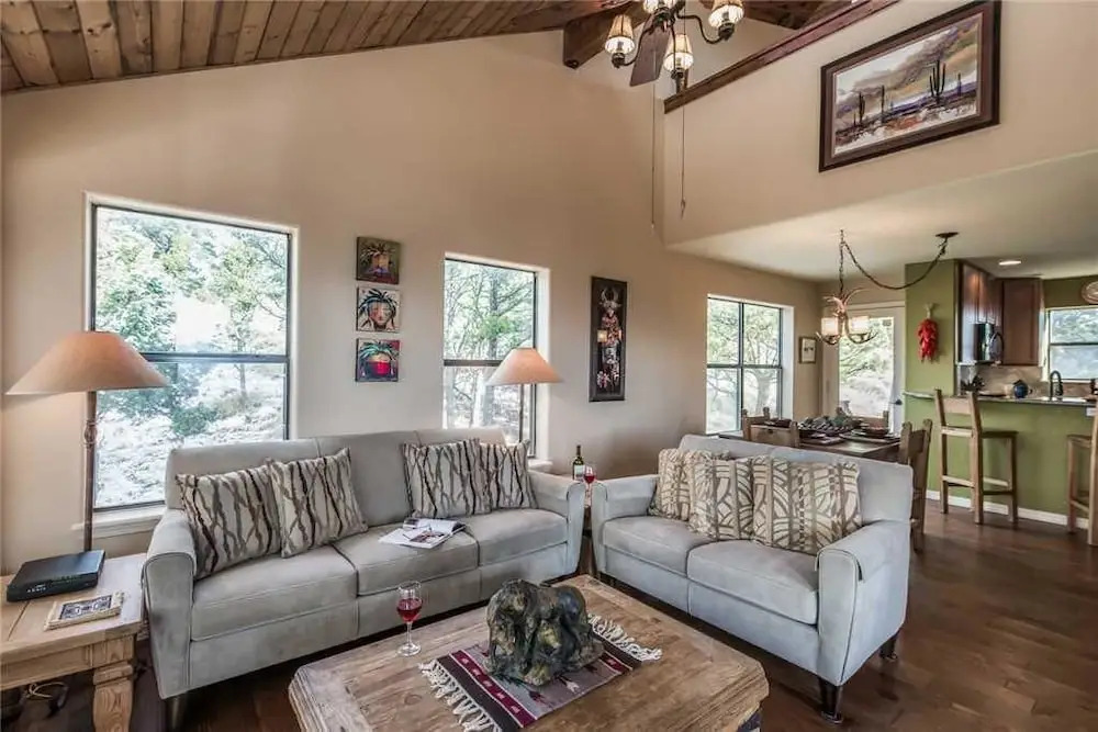 2 Spirit Lodge - Two Bedroom Cabin with Hot Tub