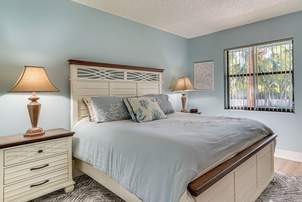 Resort-style Condo 6 Mi to Bradenton Beach!