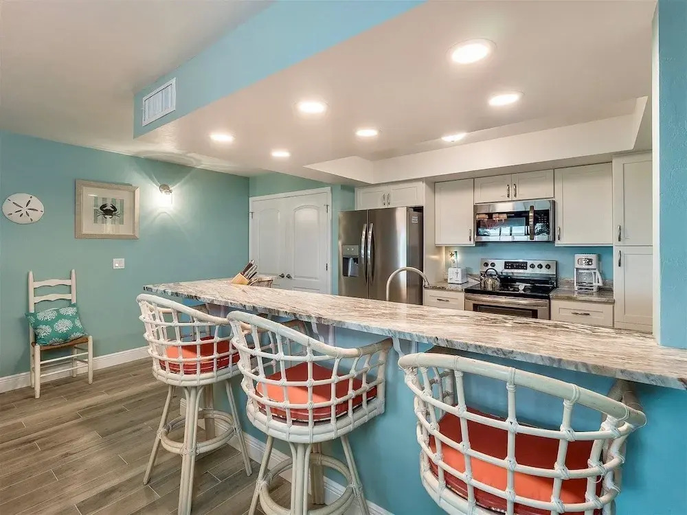 Shorewood Condos by Dream Vacation Rentals