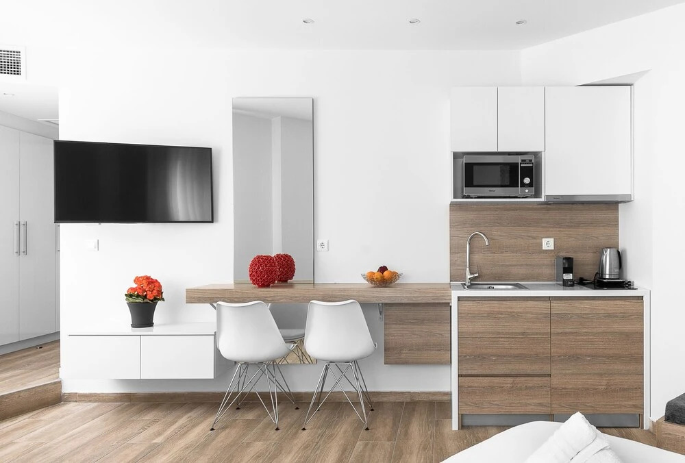 Avenue, Nilie Hospitality MGMT