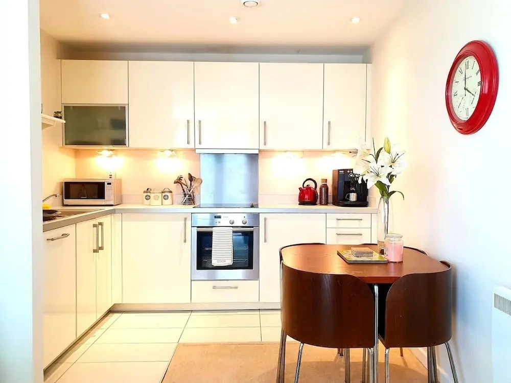 Airy 2 Bed 2 Bathroom With Balcony