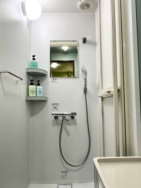 Otemachi Kamon Hotel - Caters to Men - Hostel