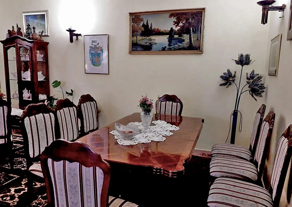 Ema Rooms