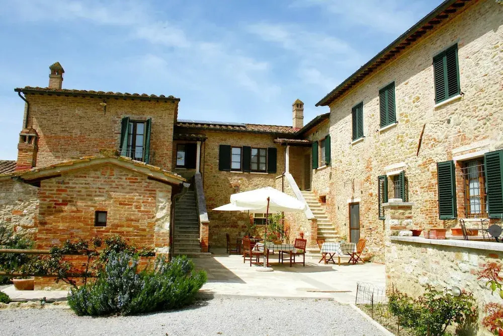 Vintage Farmhouse with Pool in Asciano
