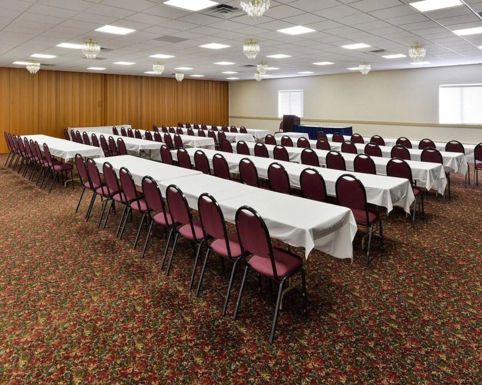 Country Inn & Suites by Radisson, Pierre, SD