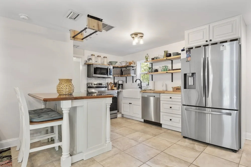 Charming Home in Heart of Downtown Pet Friendly!