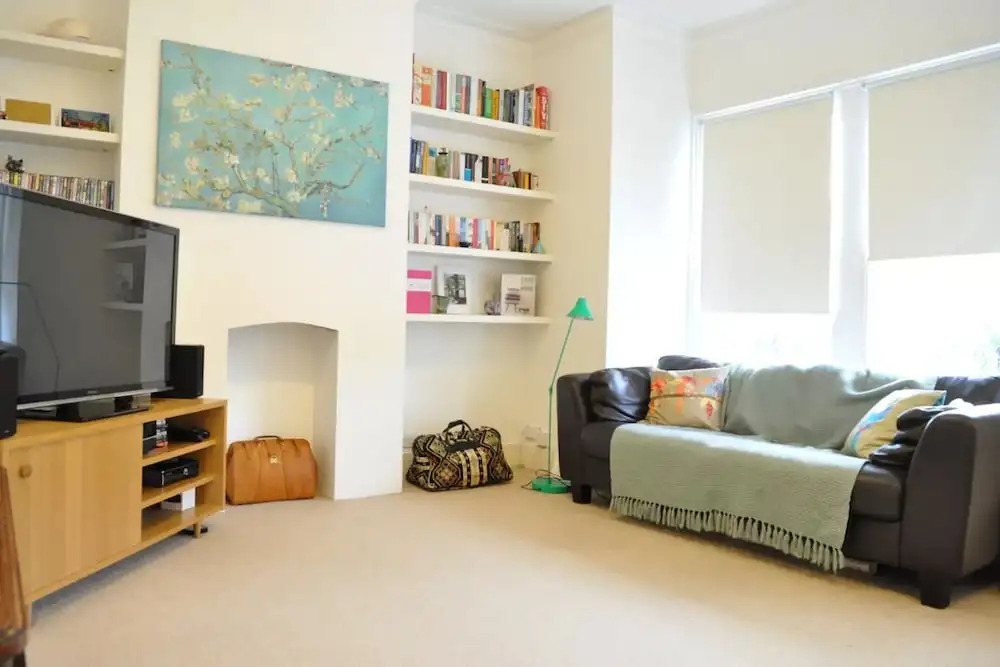 Bright 2 Bedroom Apartment in Battersea