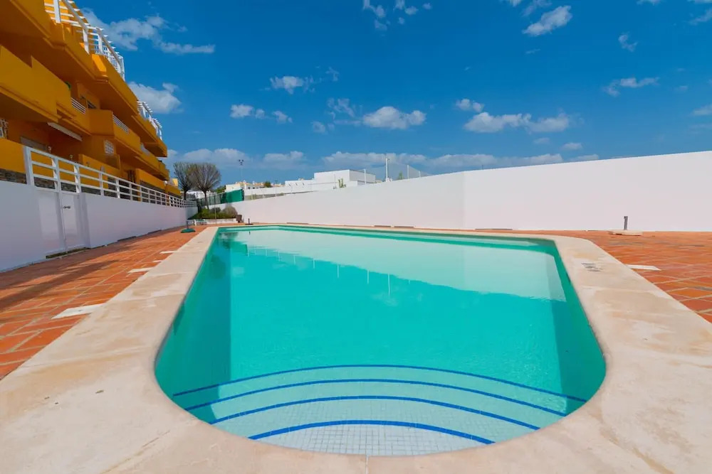15min walk to Cabanas center, Pool, Wifi, Bbq and air-conditioning