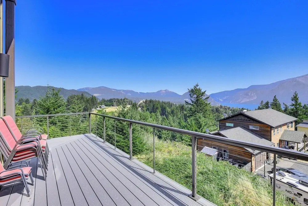 'gorge Retreat' - Modern Carson Home w/ Mtn Views!