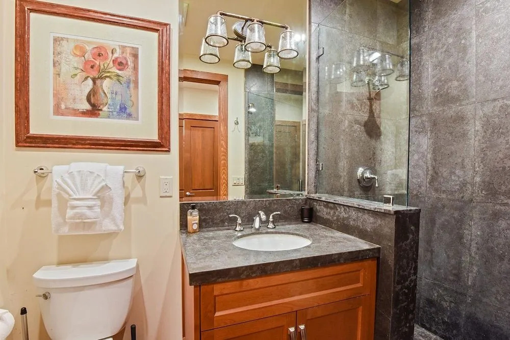 Luxury Mountain Retreat | Lake Views, Deck + BBQ | Pool Table & Chef’s Kitchen