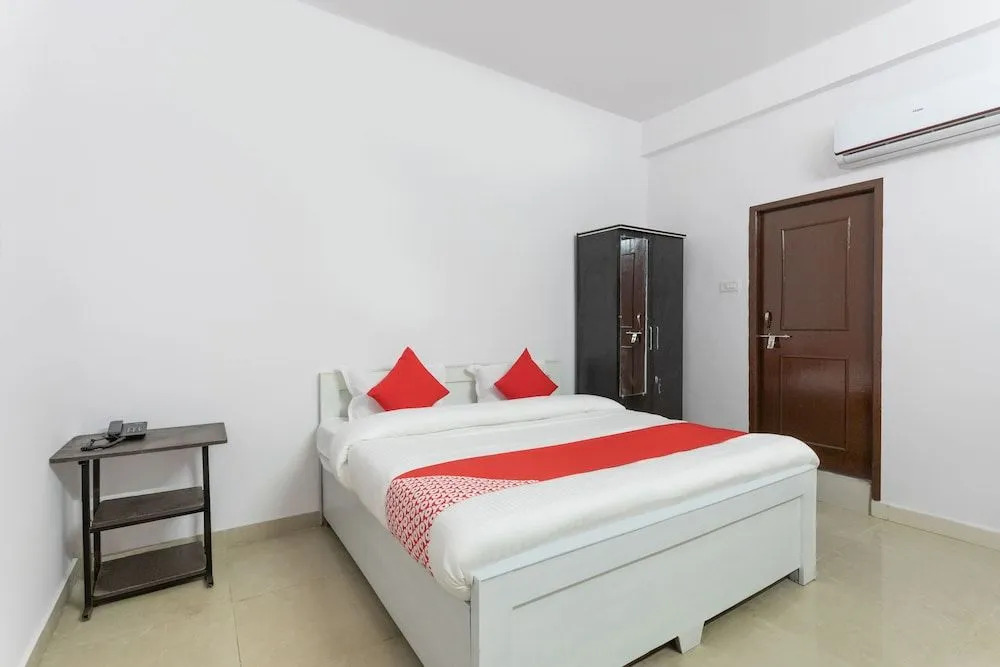 OYO 28691 Hotel Golden Star