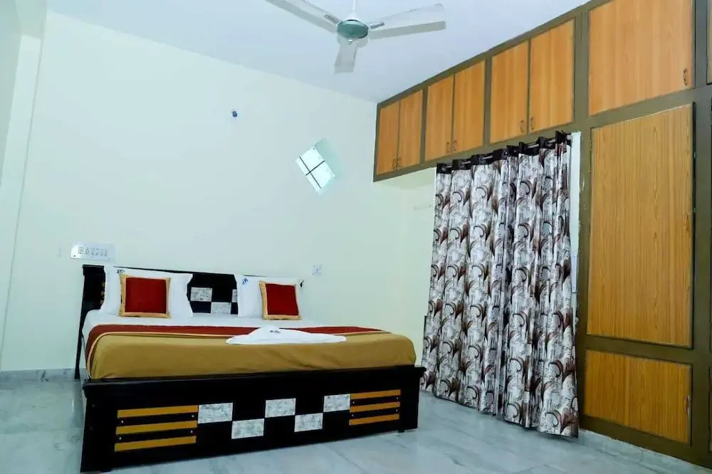 VIC Homestay by pickurstay Hotels