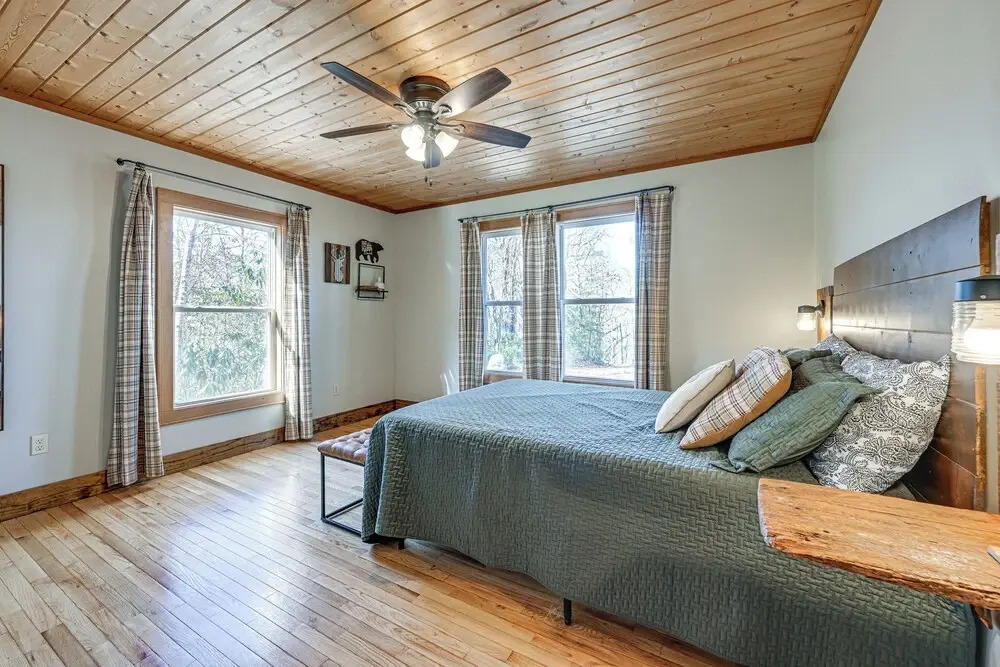Bryson City Cabin: Deck & Mountain-view Hot Tub