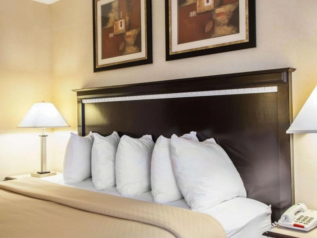 Quality Inn Aurora - Naperville Area