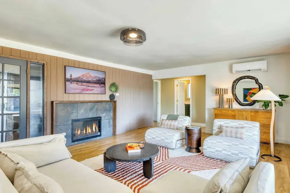 Walk to Beach & Shops Fireplace, Patio Dining & Firepit at Manzanita Ave