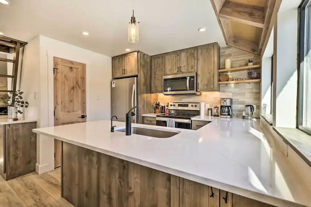 Chic Condo w/ Fireplace: Walk to Main St Frisco!