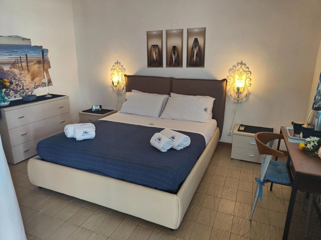 Seafront Apartment in Villa with Swimming Pool and Parking