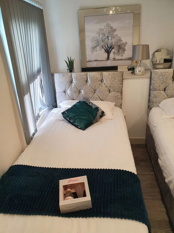 Deluxe 4 Person Suite in Liverpool City Center