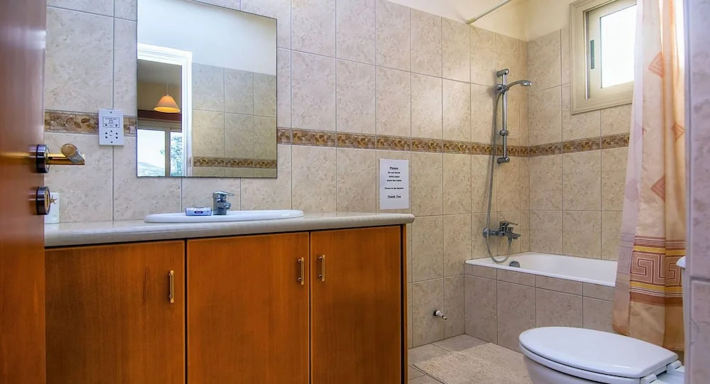 Amazing Pool, Complete Privacy, Amenities and Beach Nearby
