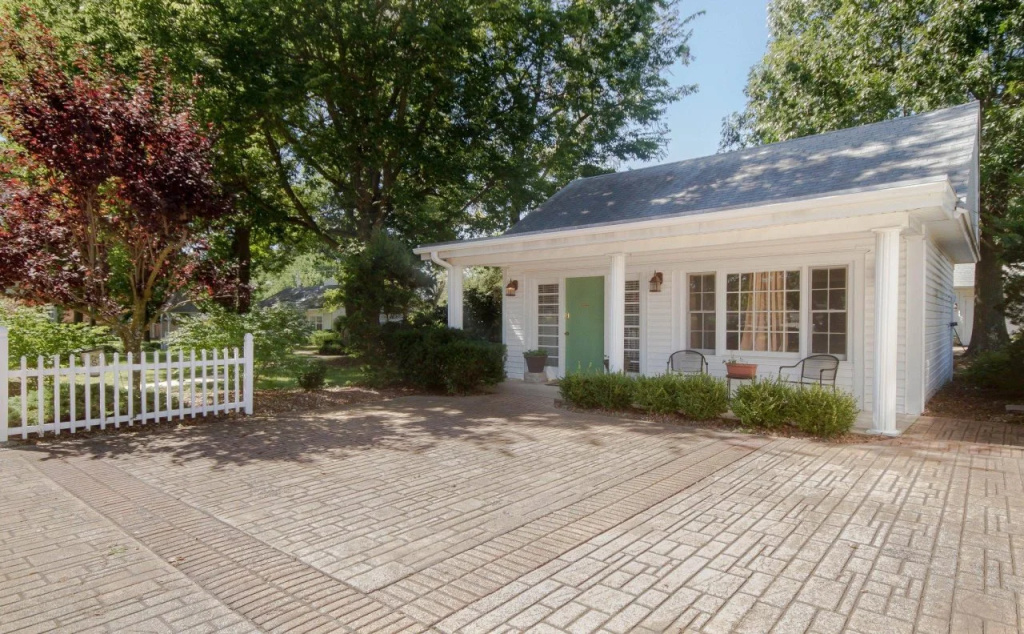 The Dickey House Bed & Breakfast