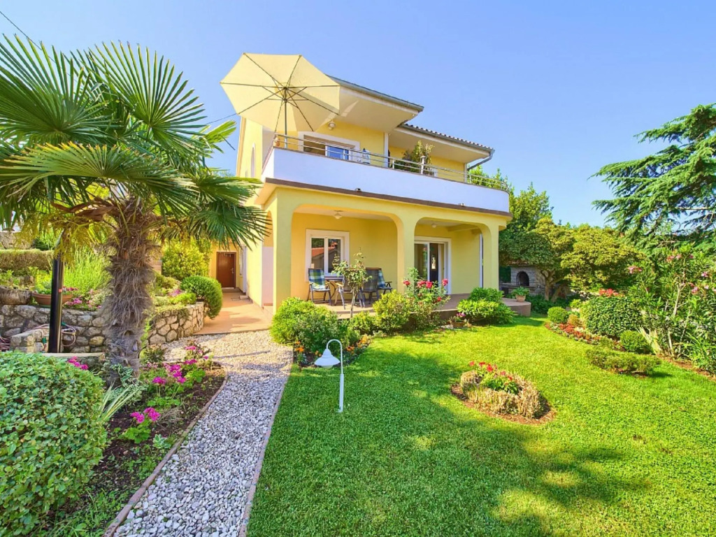 Nice Apartment with Private Terrace,50m Distant From the Sea !
