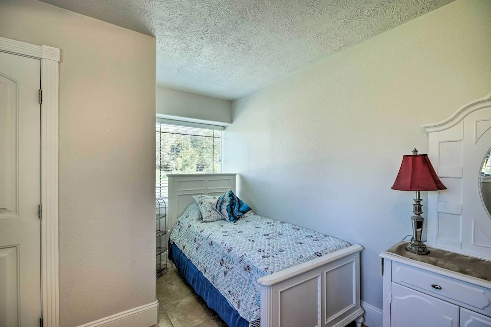 Spacious Seabrook Home w/ Patio: 1 Mi to Beach!