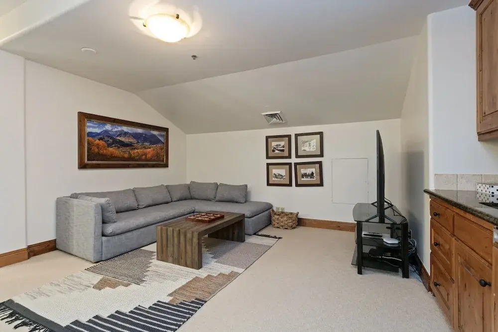 Grand Lodge - Four Bedroom #405 - Ski-in/ski-out 4 Condo