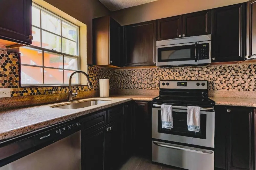 Dramatic views from this specious 1bd/1bth