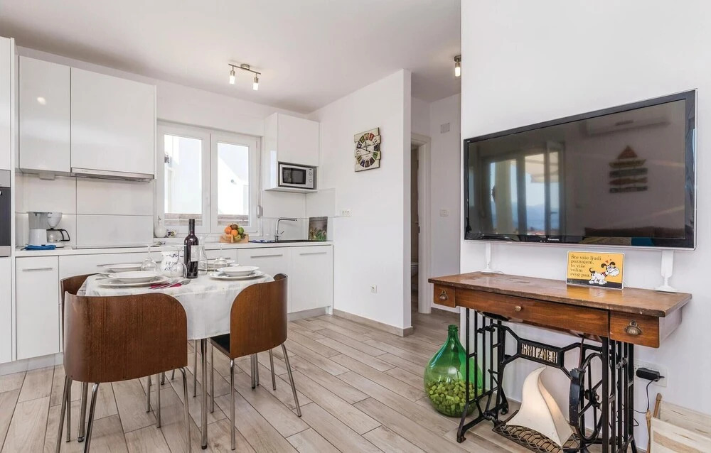 Beautiful Home in Kastav With Wifi and 2 Bedrooms