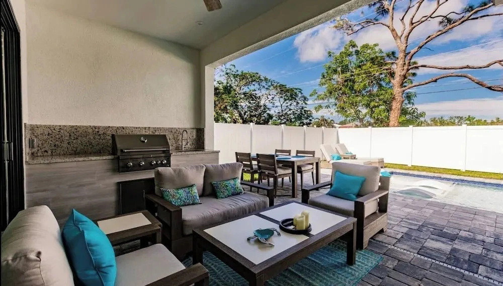 Brisa del Mar by Avantstay 4BR Coastal-modern Retreat + Private Pool + Outdoor Dining Walk to the Gulf + Mercato Minutes Away