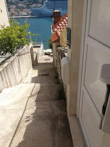 Zara Apartments
