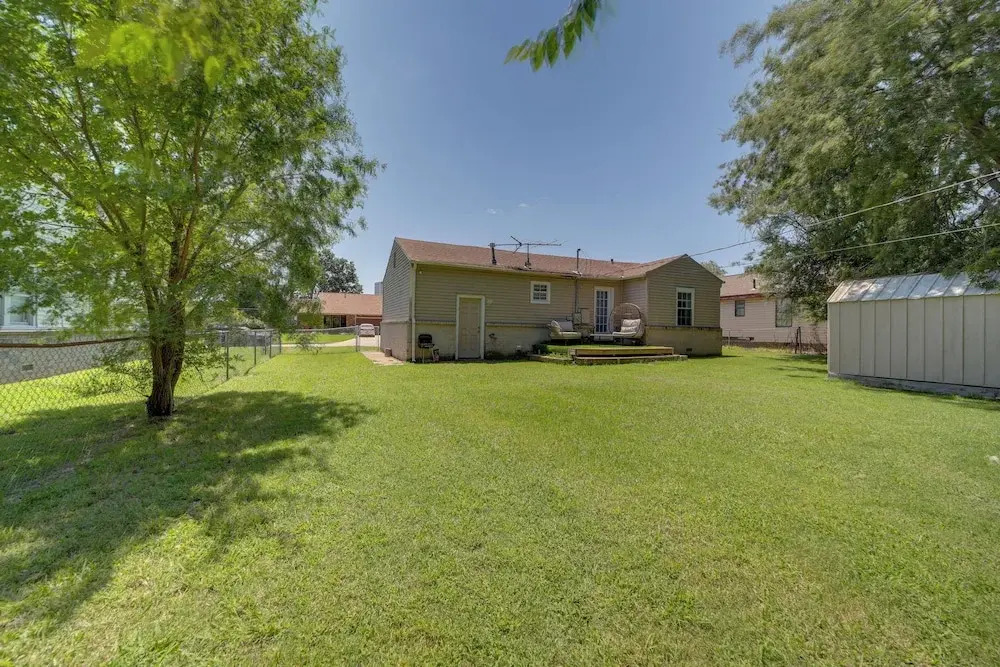 1 Mi to Tulsa Arts District: Home w/ Yard!