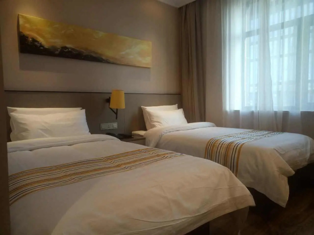 Home Inn Plus (Beijing Agriculture Exhibition Center Changhong Bridge)
